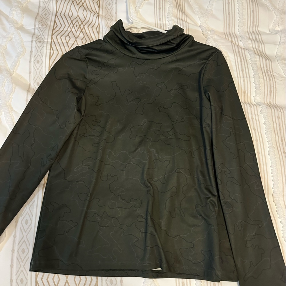 Green camo under armour top